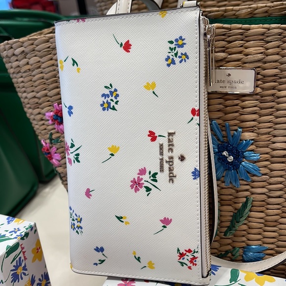 Kate Spade Staci Garden Bouquet Boxed Zip Wristlet
Cream Multi - Picture 11 of 16